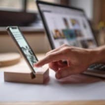 Un stativ pentru telefon